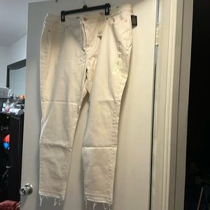 NWT A.N.A Mid Rise Skinny Jeans Cream with Rose Gold Button. Size 24W